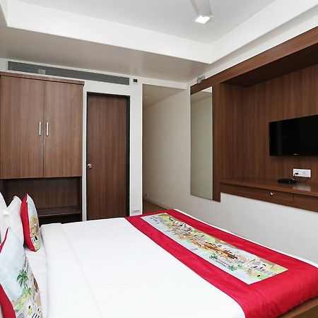 Oyo 10672 Hotel Riviera 나식 외부 사진