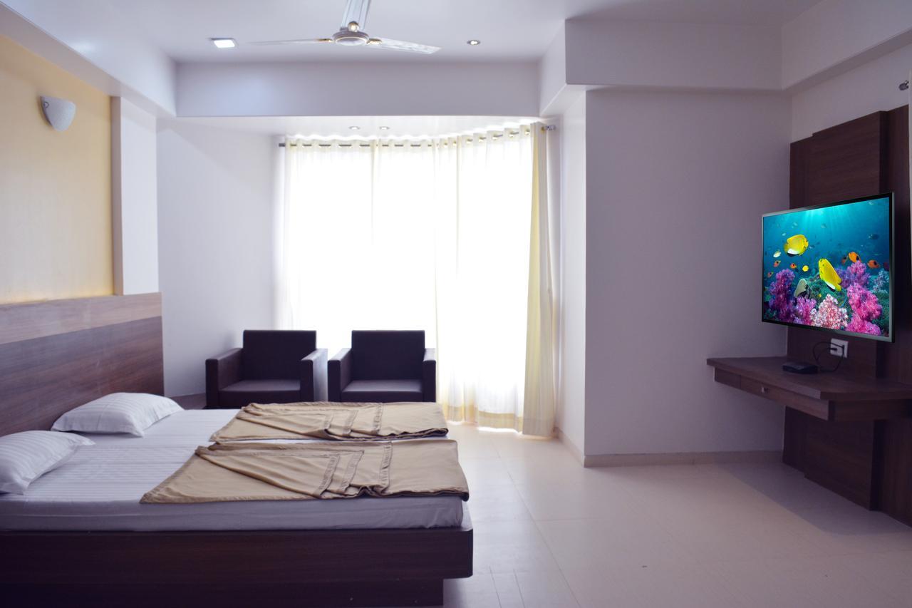 Oyo 10672 Hotel Riviera 나식 외부 사진