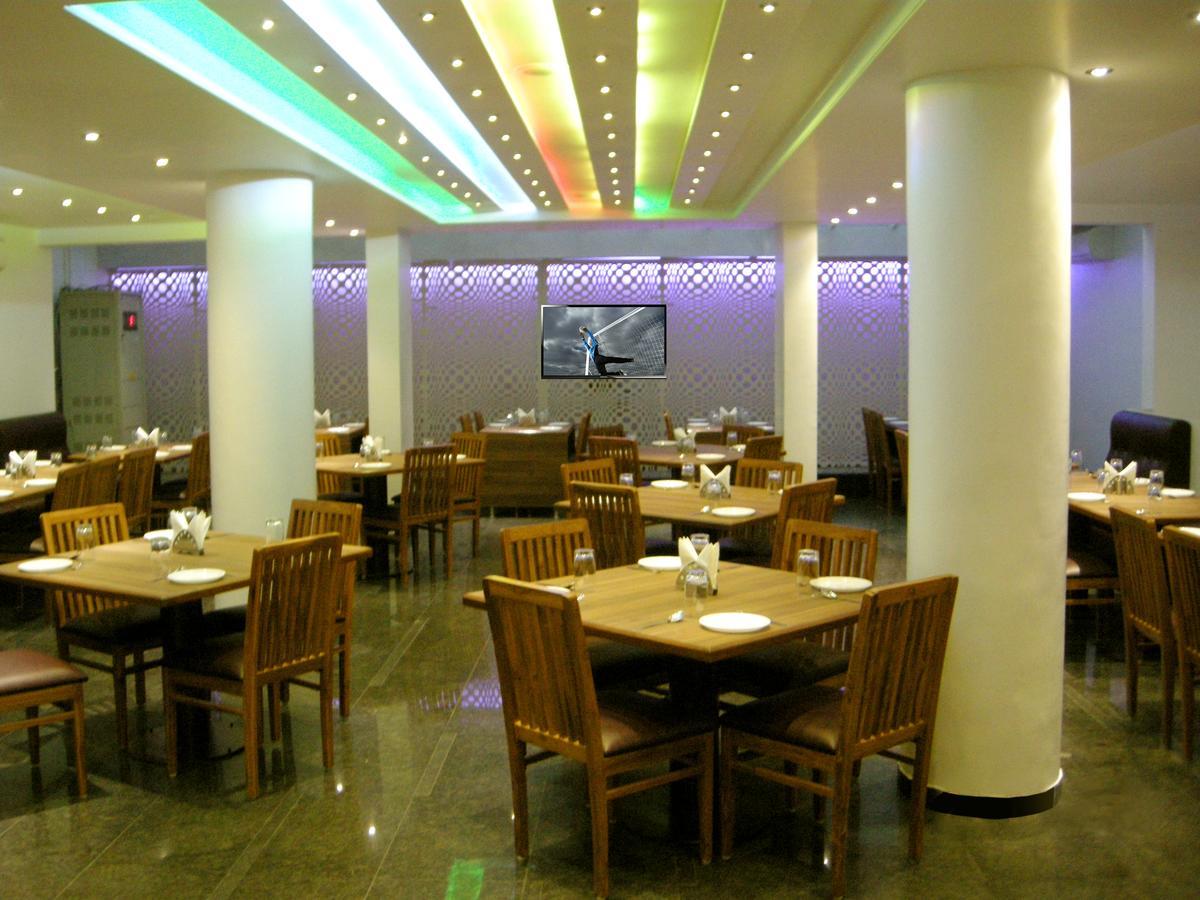 Oyo 10672 Hotel Riviera 나식 외부 사진