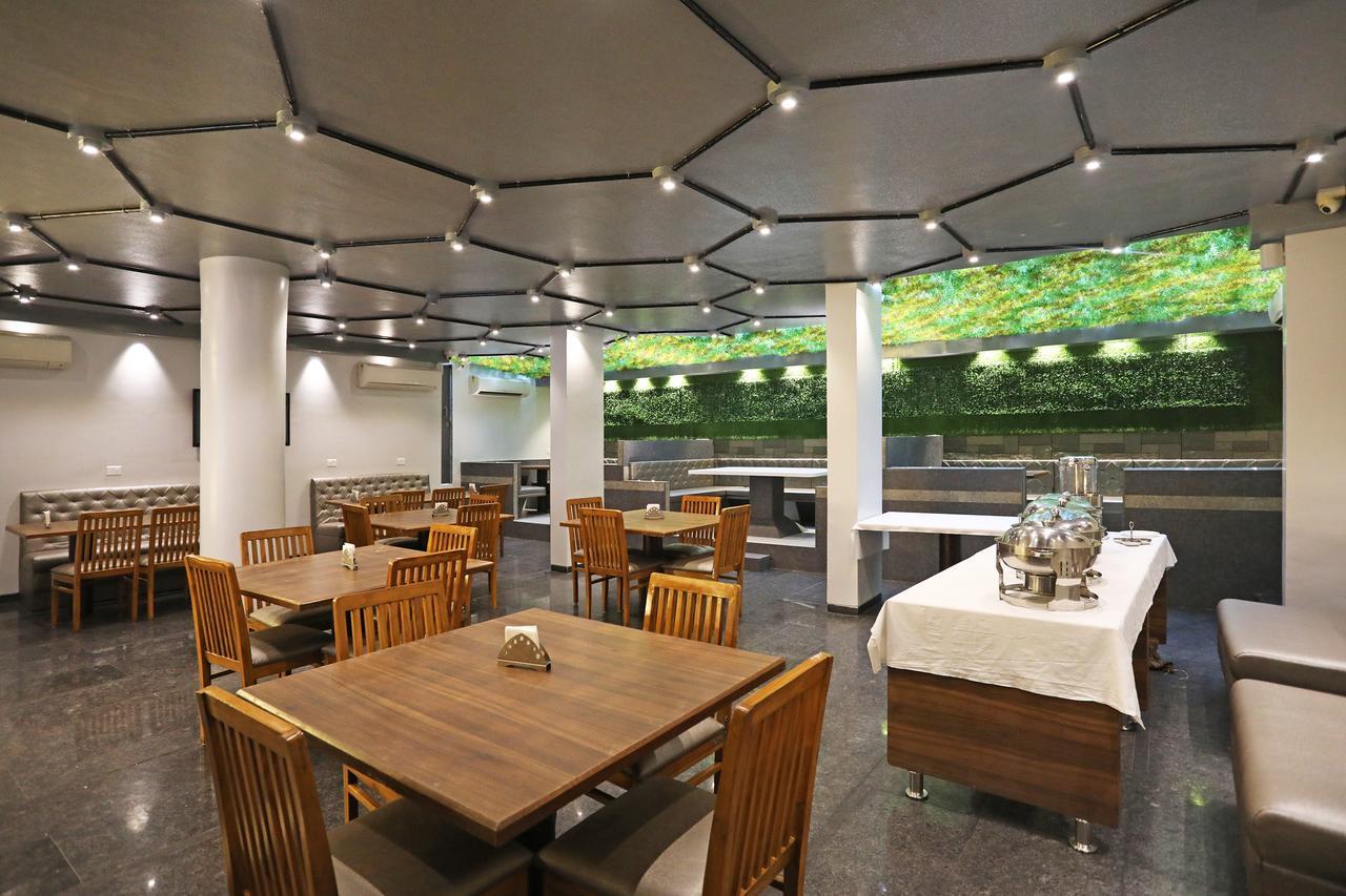 Oyo 10672 Hotel Riviera 나식 외부 사진
