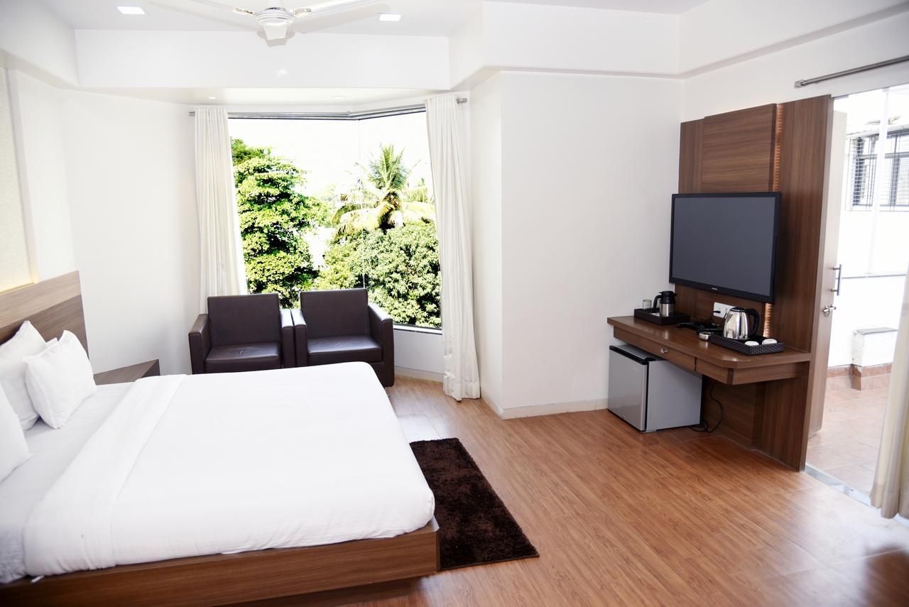 Oyo 10672 Hotel Riviera 나식 외부 사진