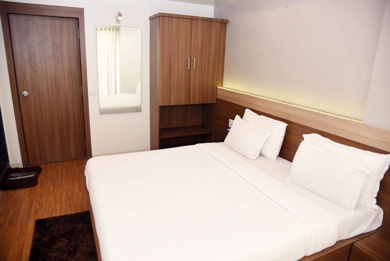 Oyo 10672 Hotel Riviera 나식 외부 사진