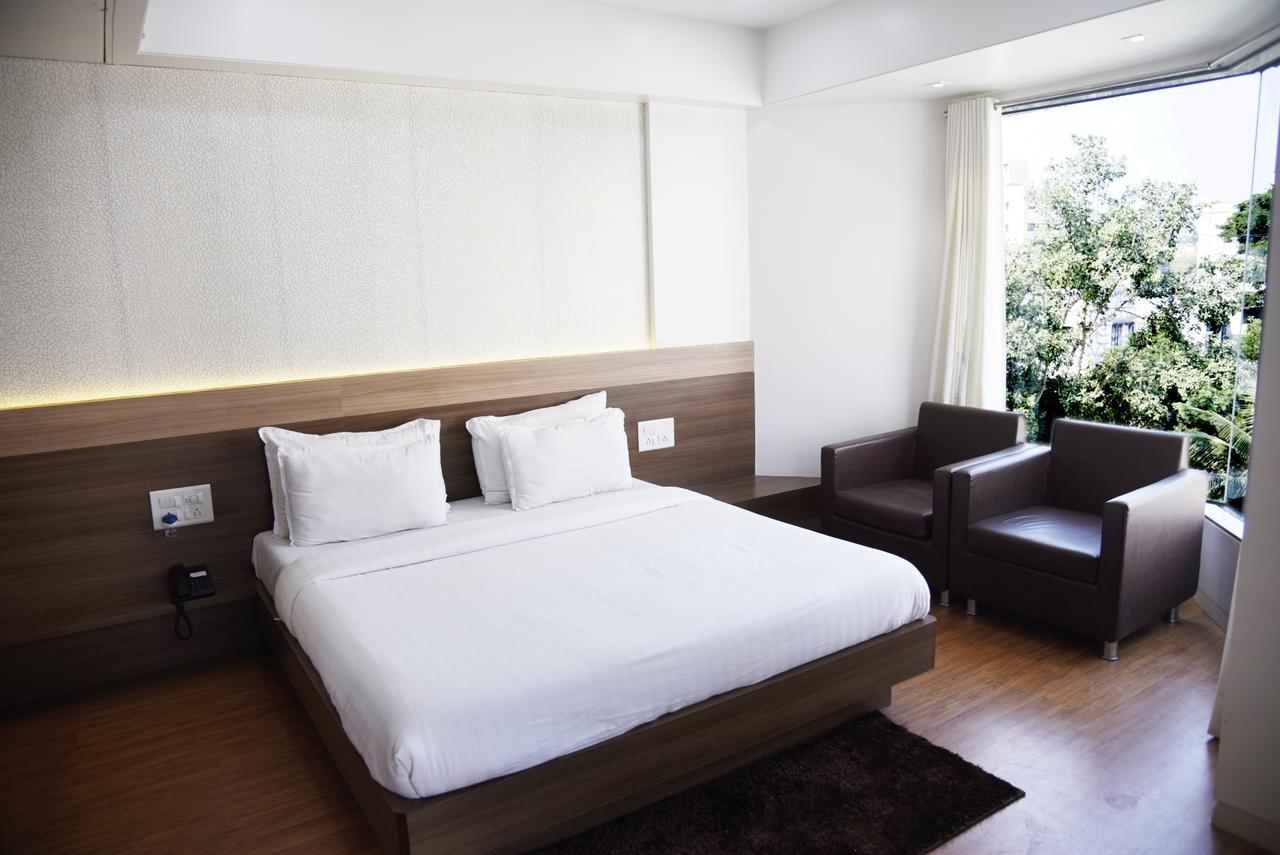 Oyo 10672 Hotel Riviera 나식 외부 사진