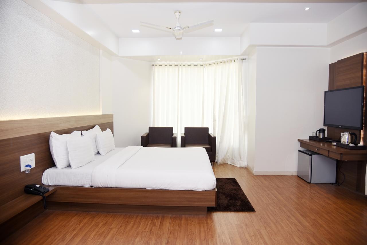 Oyo 10672 Hotel Riviera 나식 외부 사진