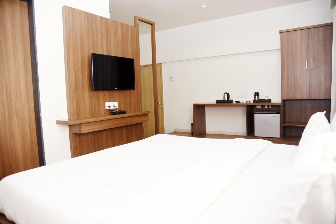 Oyo 10672 Hotel Riviera 나식 외부 사진