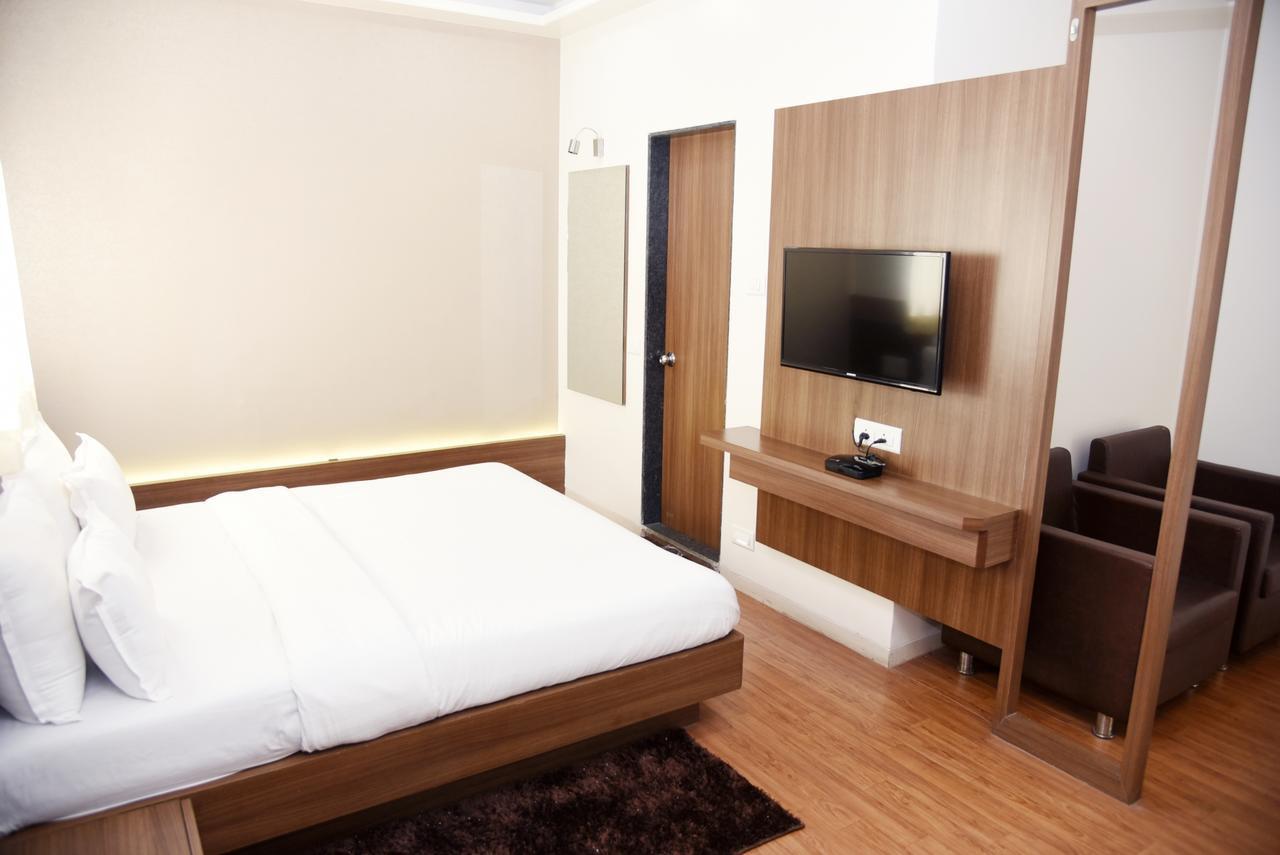 Oyo 10672 Hotel Riviera 나식 외부 사진